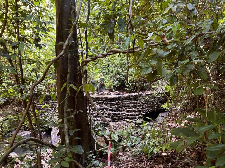 Rock wall along the Singha Besar waterfall hike
