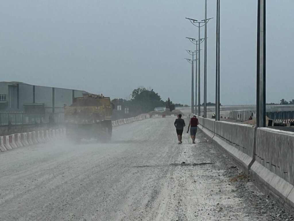 Dusty road during roadworks at Pulau Indah Marina